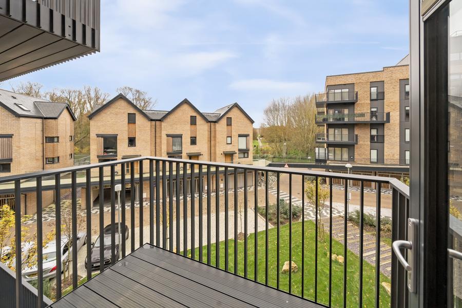 Flat Leacon Road in Ashford