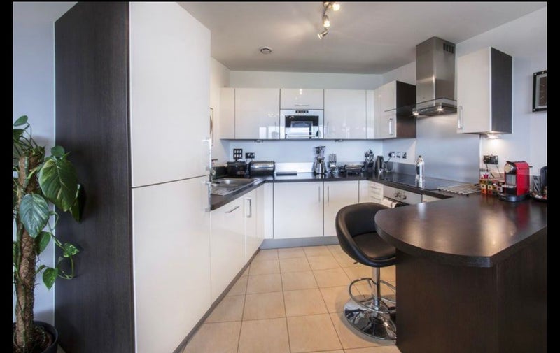 Room Mapleton Road in Greater London