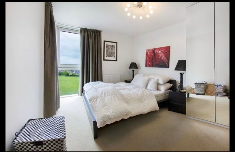 Room Mapleton Road in Greater London