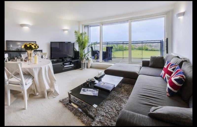 Room Mapleton Road in Greater London