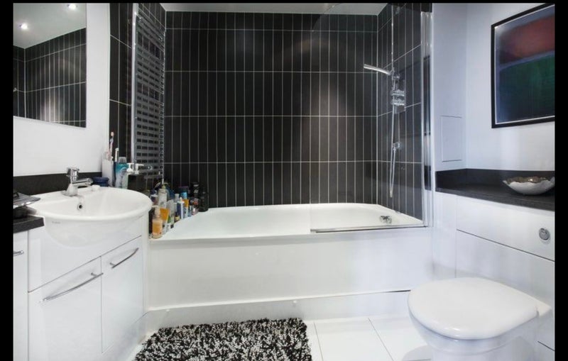 Room Mapleton Road in Greater London