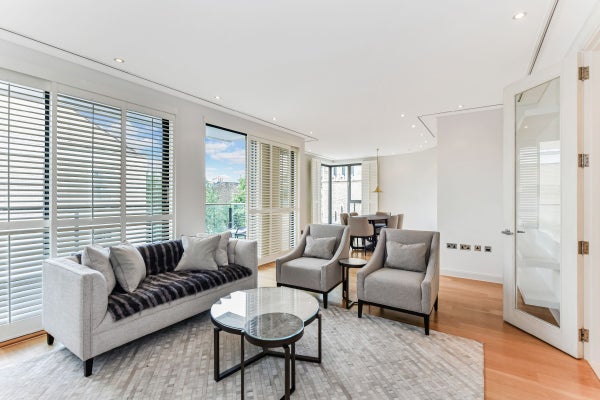 Flat Wycombe Square in London