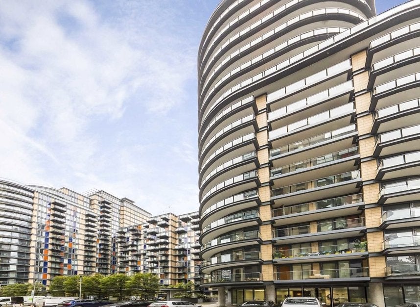 Flat Millharbour in Greater London