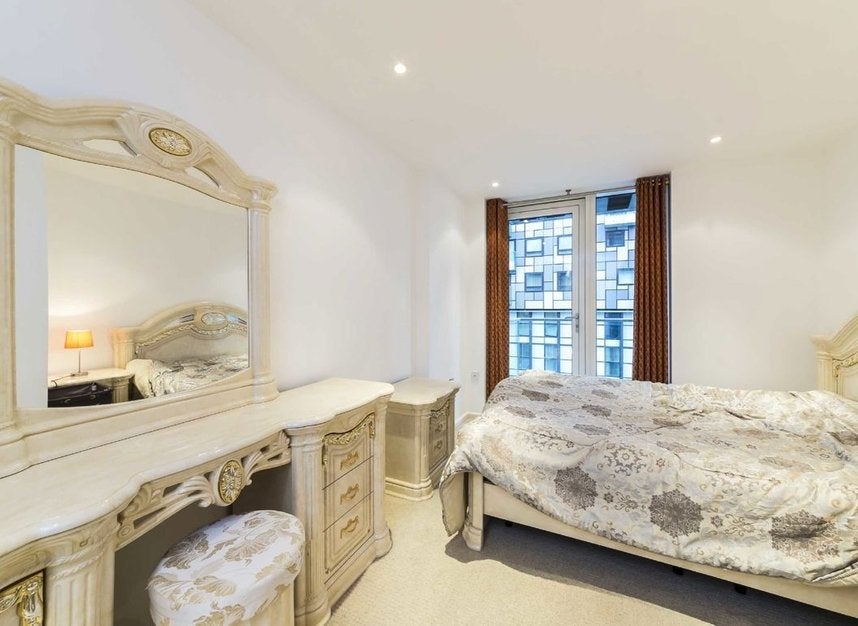 Flat Millharbour in Greater London