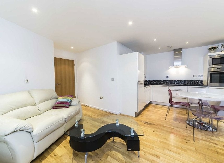 Flat Millharbour in Greater London