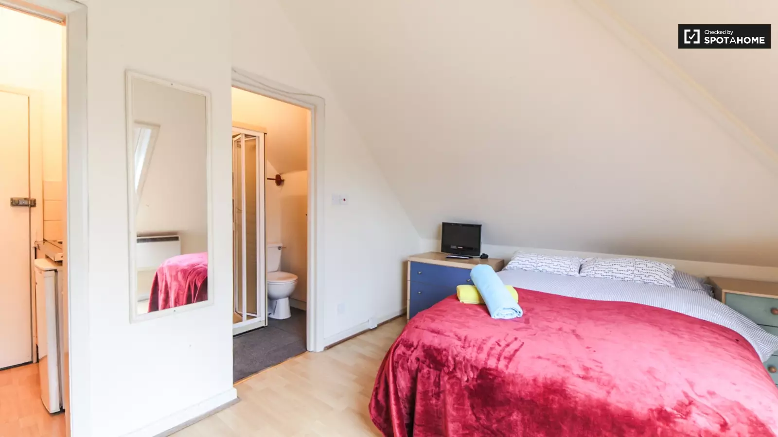 Flat Chatsworth Road in Greater London