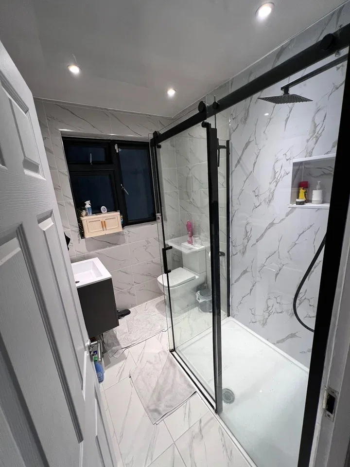 Room Parkland Road in Borough of Spelthorne