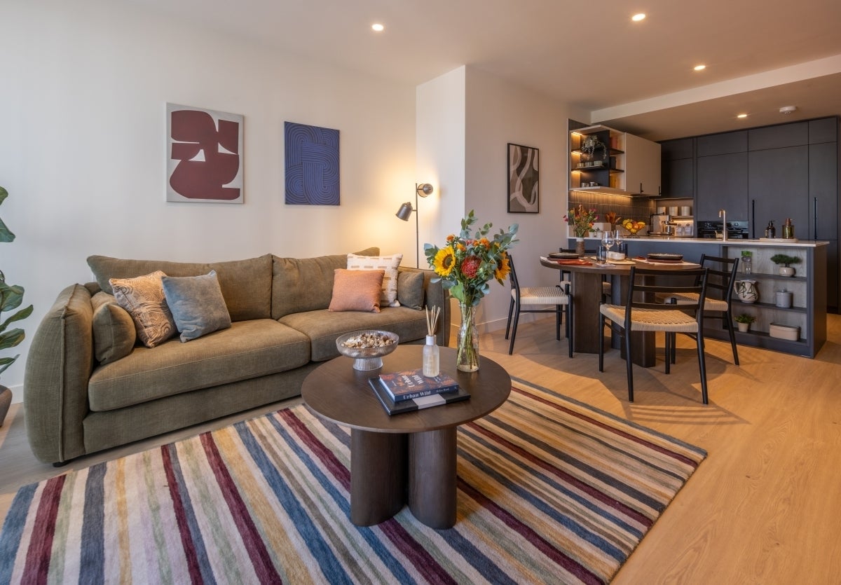 Flat Daneland Walk in Greater London