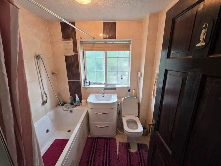 Room Prince Regent Lane in Greater London