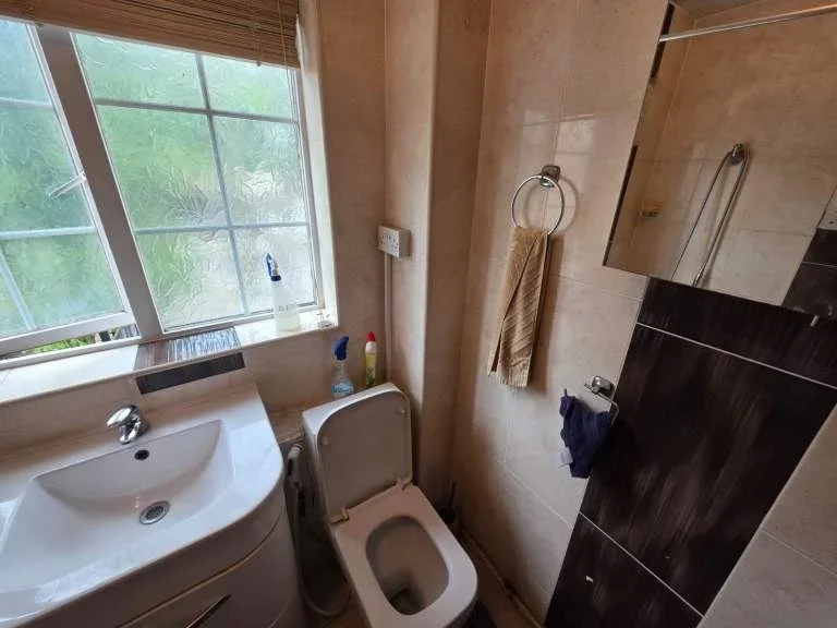 Room Prince Regent Lane in Greater London