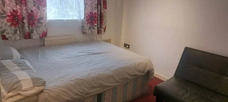 Room Prince Regent Lane in Greater London