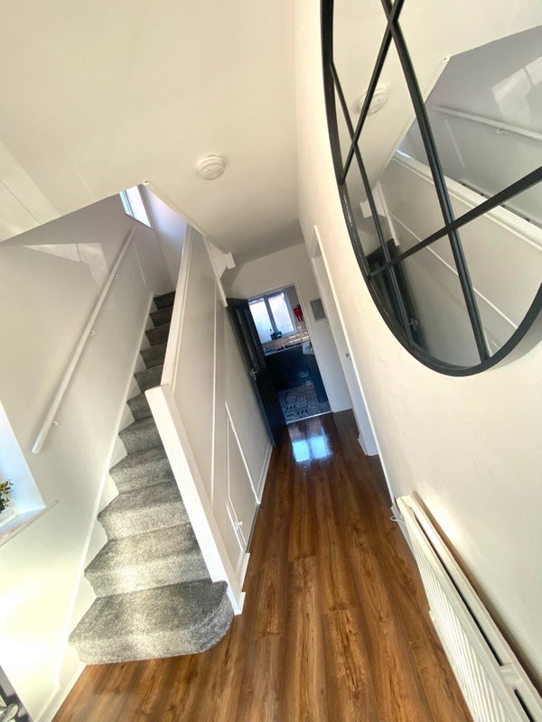 Room South Avenue in Leicester Forest East