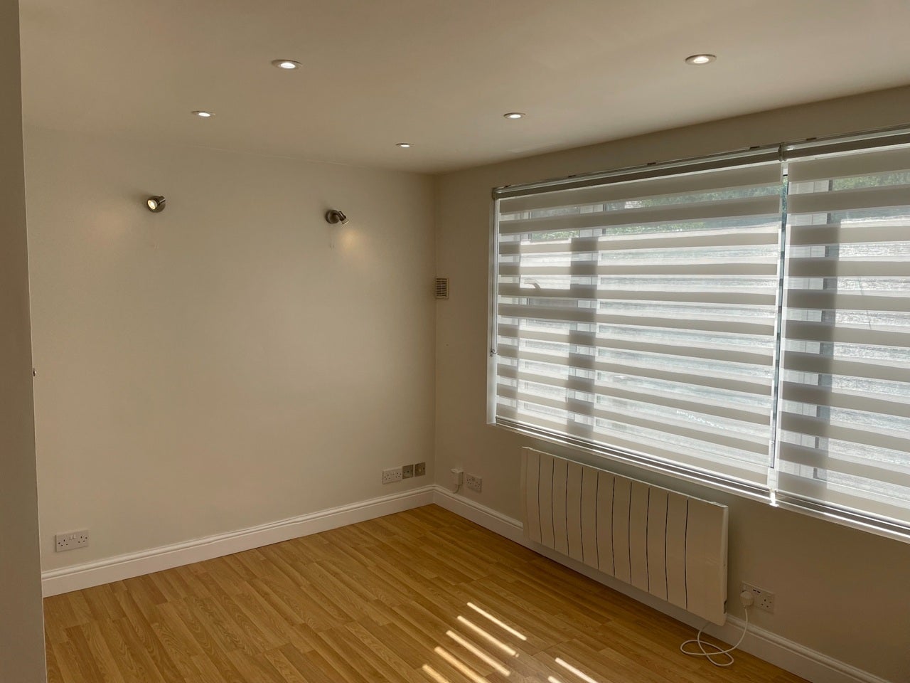 Flat Kneller Road in Greater London