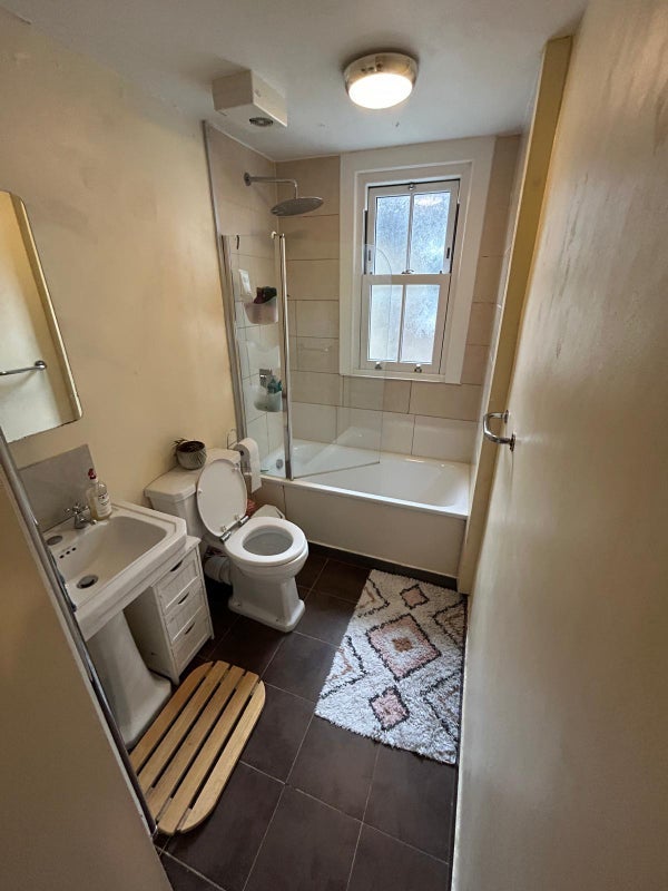 Room Fryday Grove Mews in Greater London