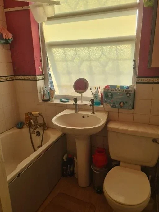 Room Ellis Avenue in Greater London