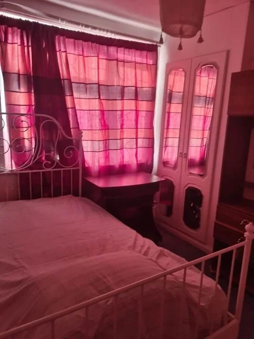 Room Ellis Avenue in Greater London