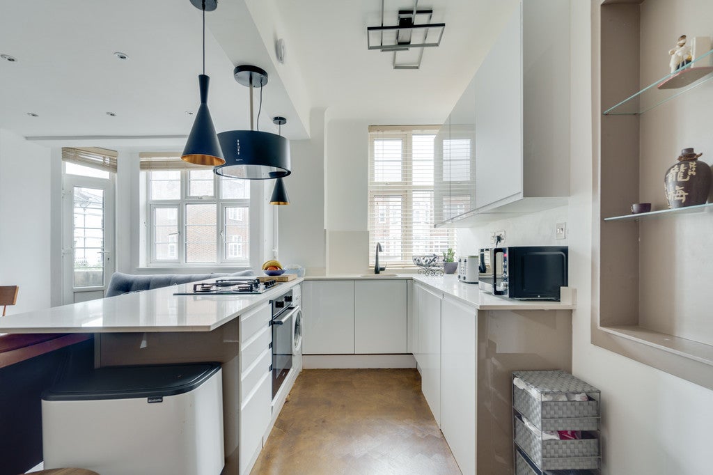 Flat Finchley Road in Greater London