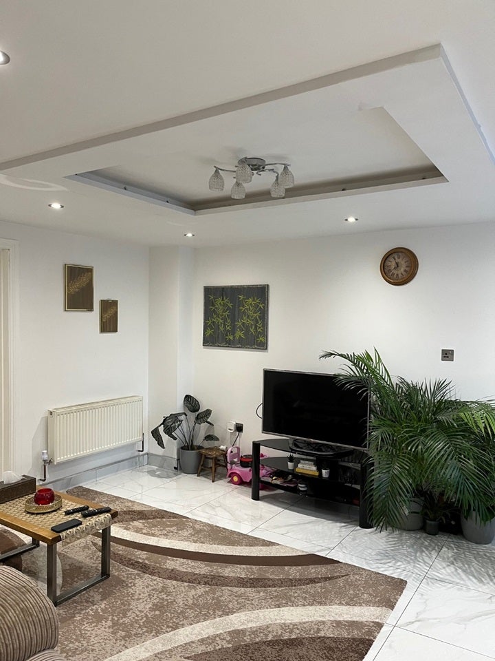 House Blackburn Way in Greater London