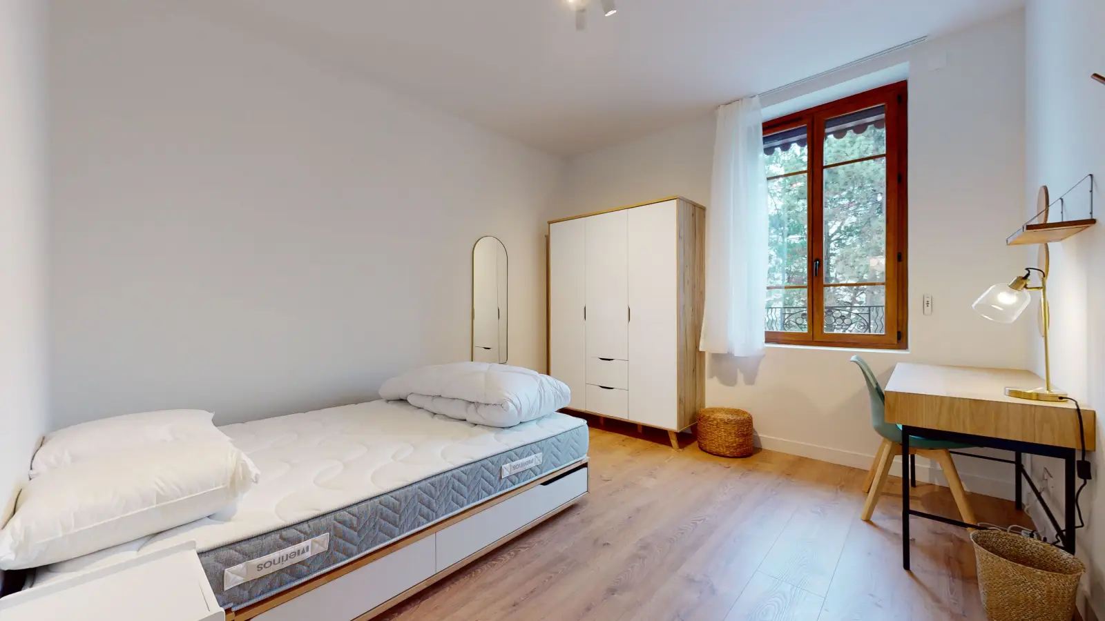Room Avenue des Acacias in Lyon