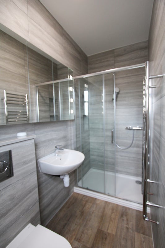 Room Cobham Road in Greater London