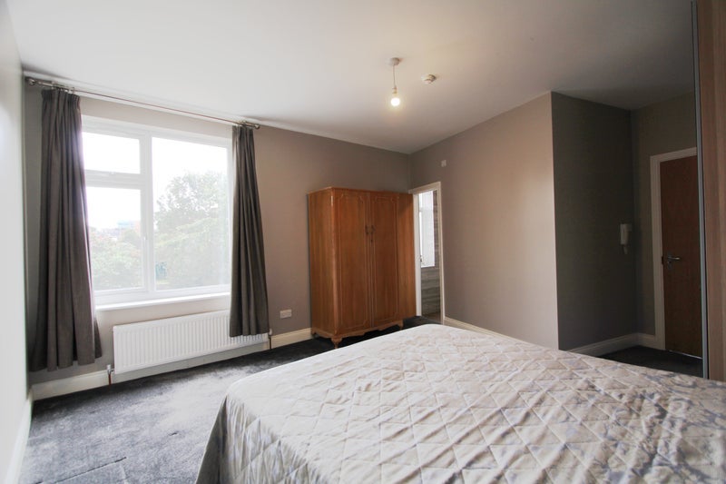 Room Cobham Road in Greater London