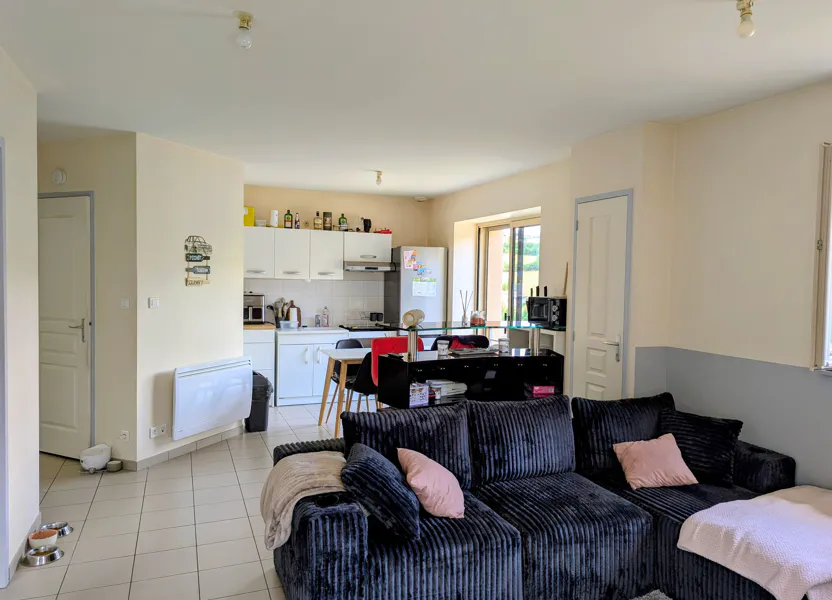 Flat Route de Lyon in Saint-Julien-sur-Bibost