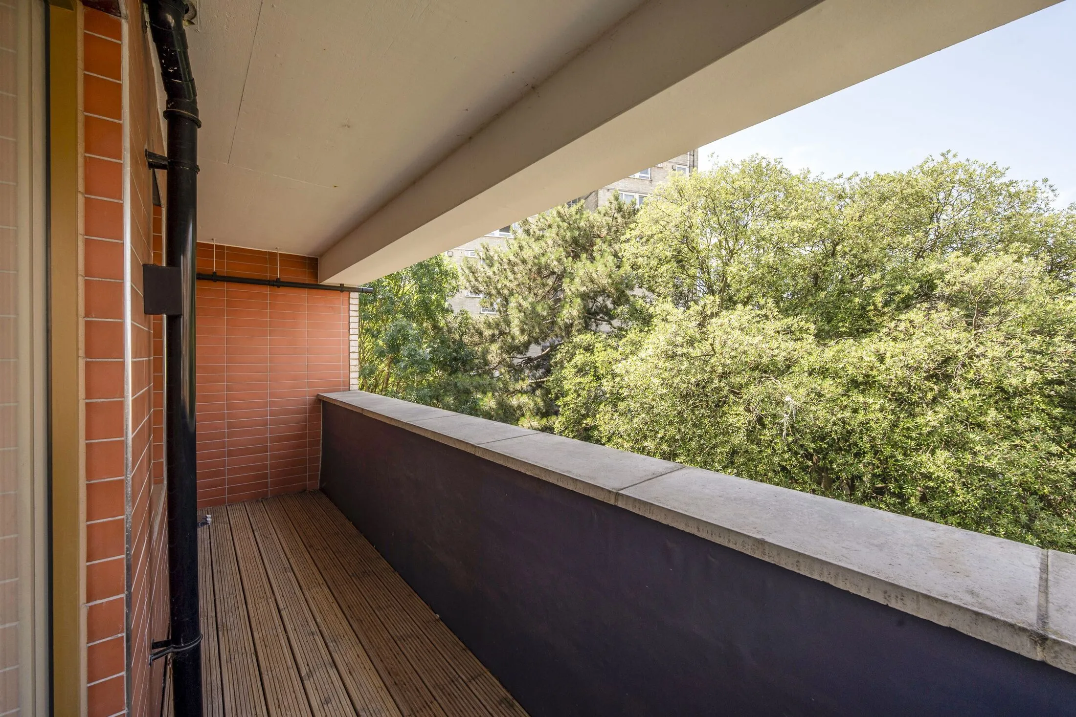 Flat Keevil Drive in Greater London