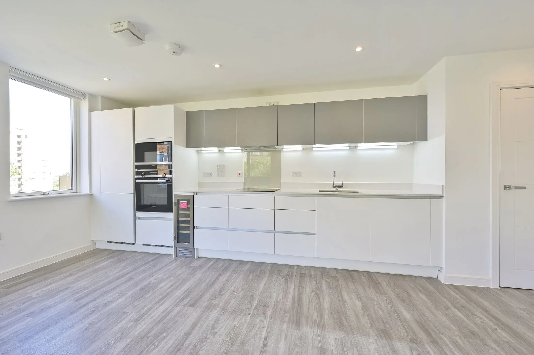 Flat Keevil Drive in Greater London