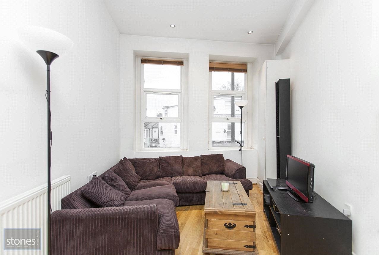 Flat Maybury Gardens in Greater London