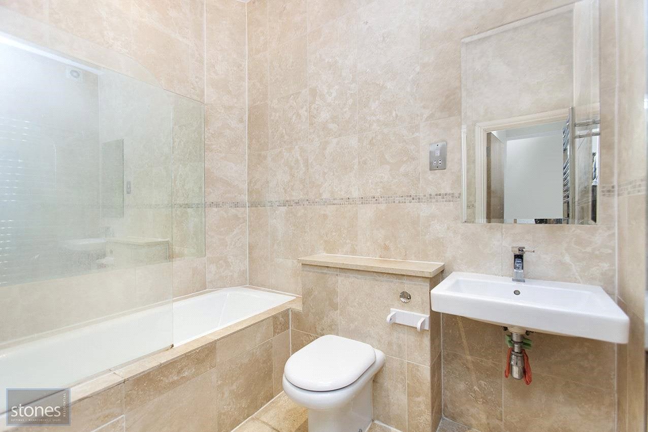 Flat Maybury Gardens in Greater London