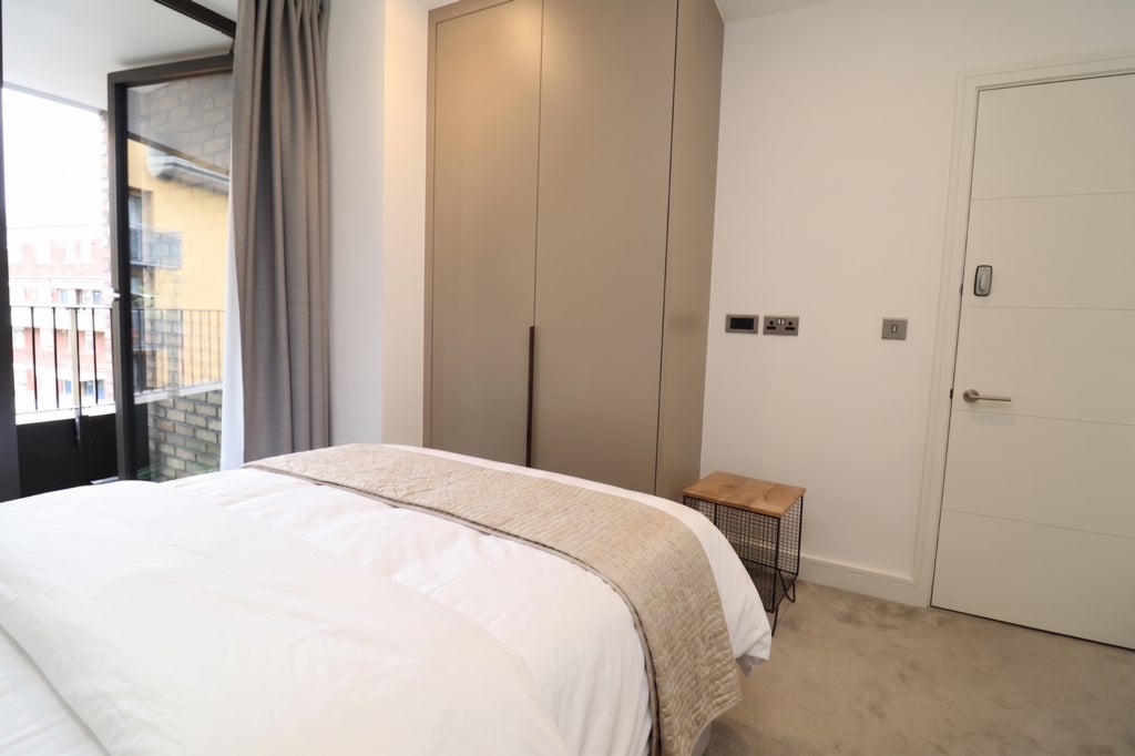 Room Globe Road in Greater London