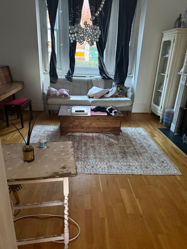 Room Mill Lane in Greater London