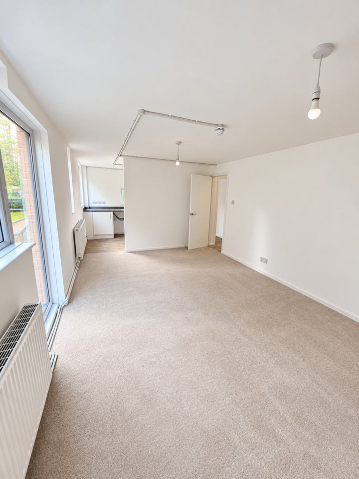 Flat Princess Mary Avenue in Gillingham