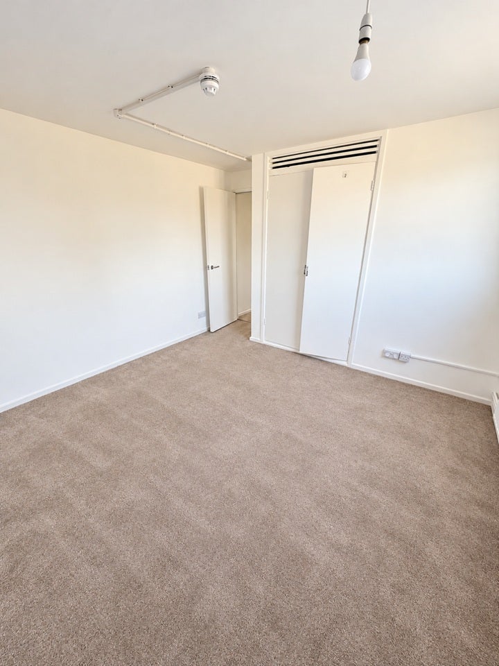 Flat Princess Mary Avenue in Gillingham