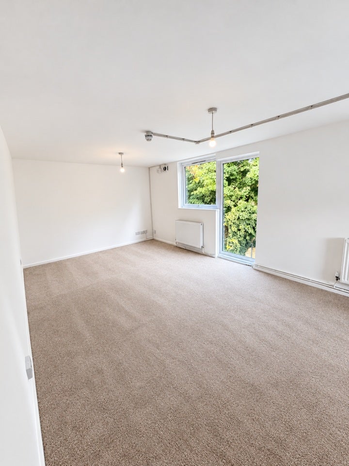 Flat Princess Mary Avenue in Gillingham