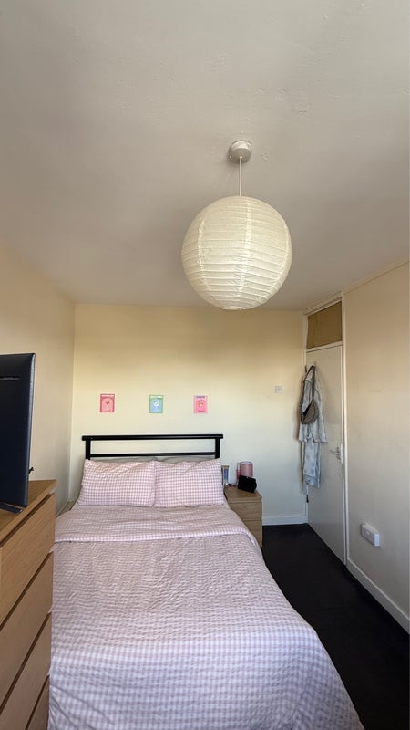 Room Fellows Court in Greater London