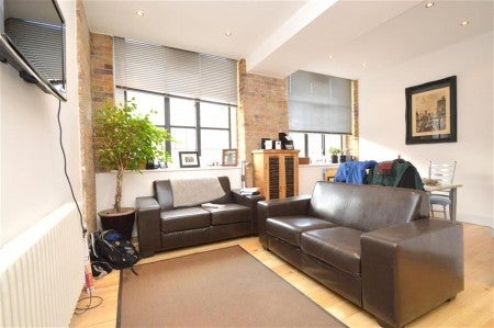 Flat Commercial Street in Greater London