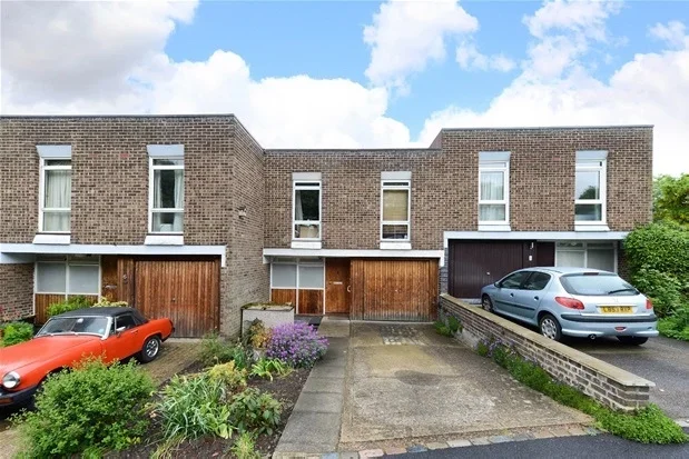 House Hunters Way in Greater London