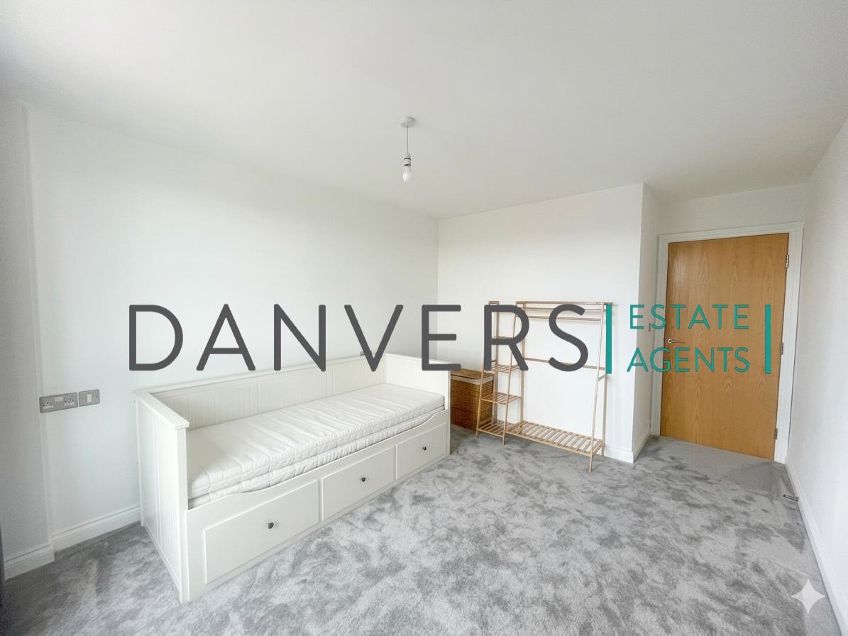 Flat Watkin Road in Leicester