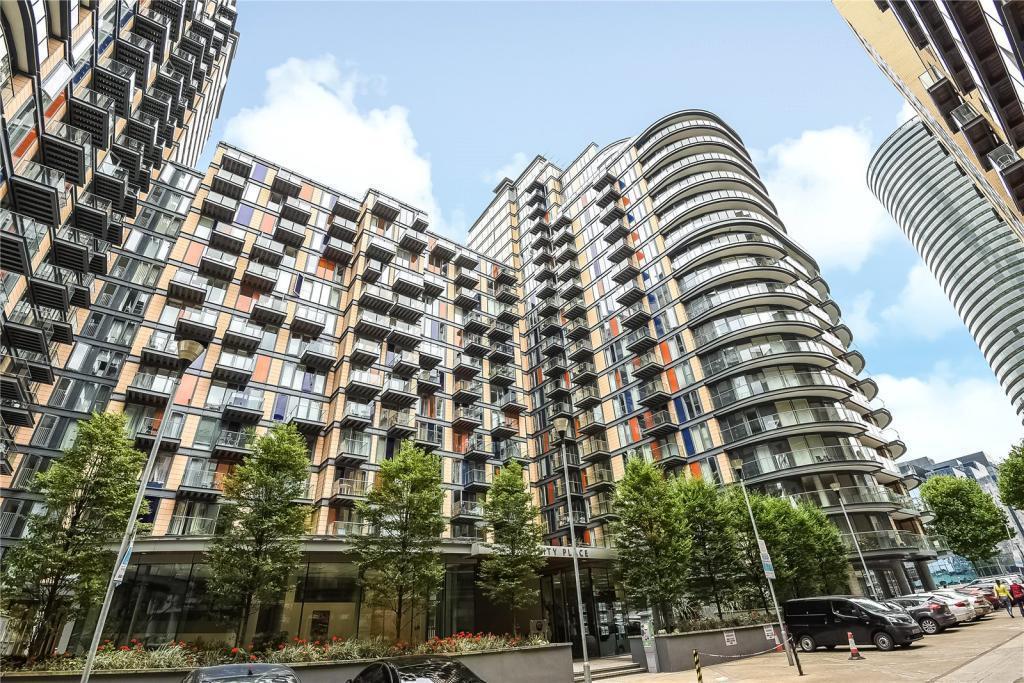 Flat Millharbour in Greater London