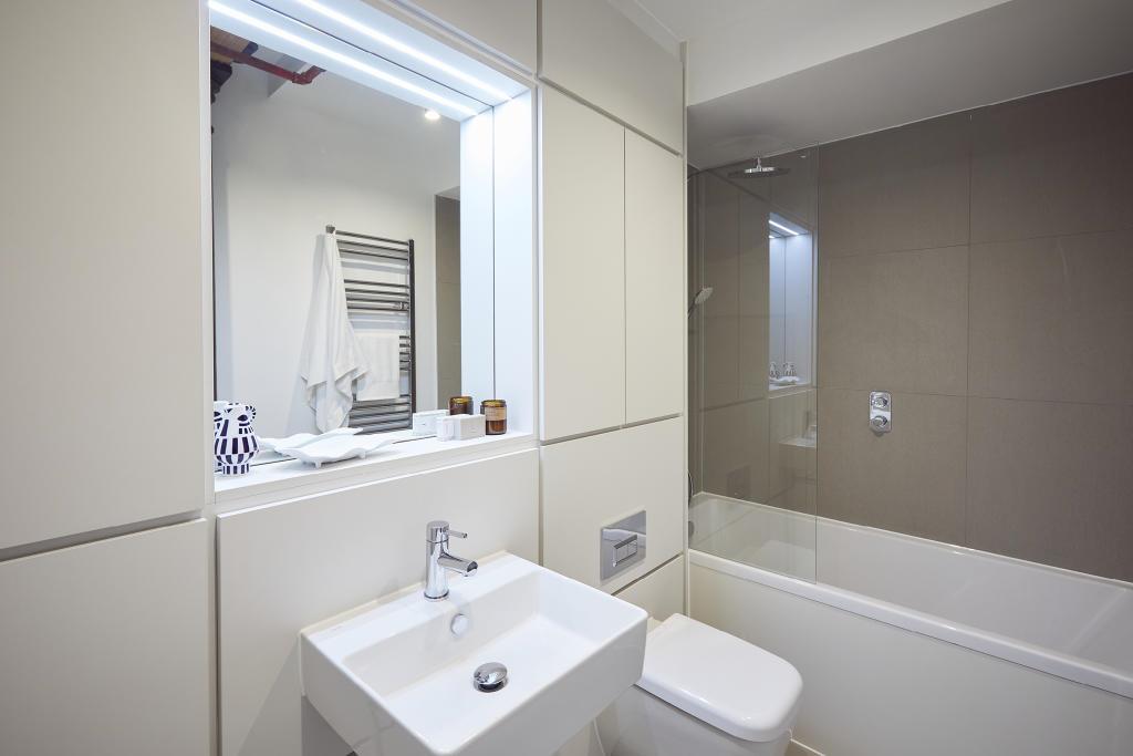 Flat Millharbour in Greater London
