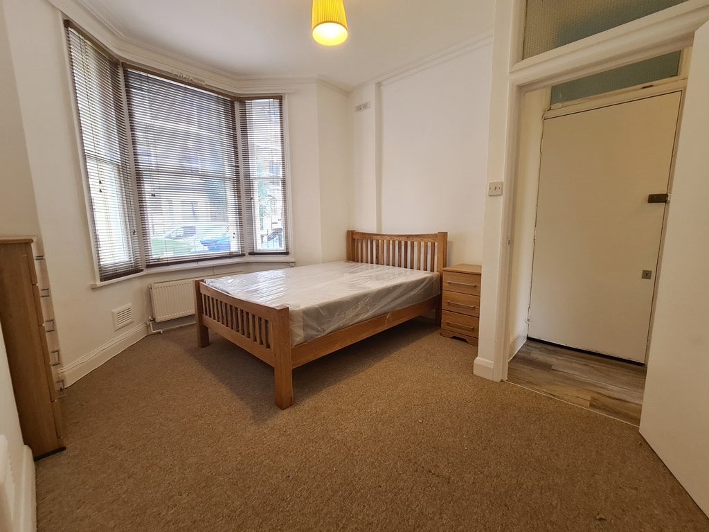 House Larcom Street in Greater London