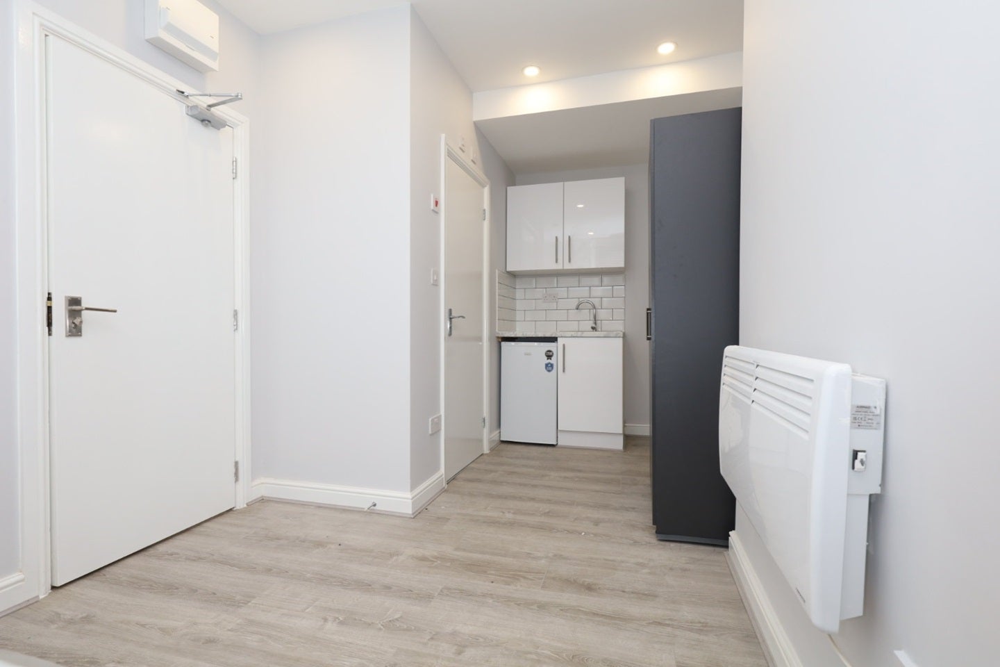 Room Alexandra Avenue in Greater London