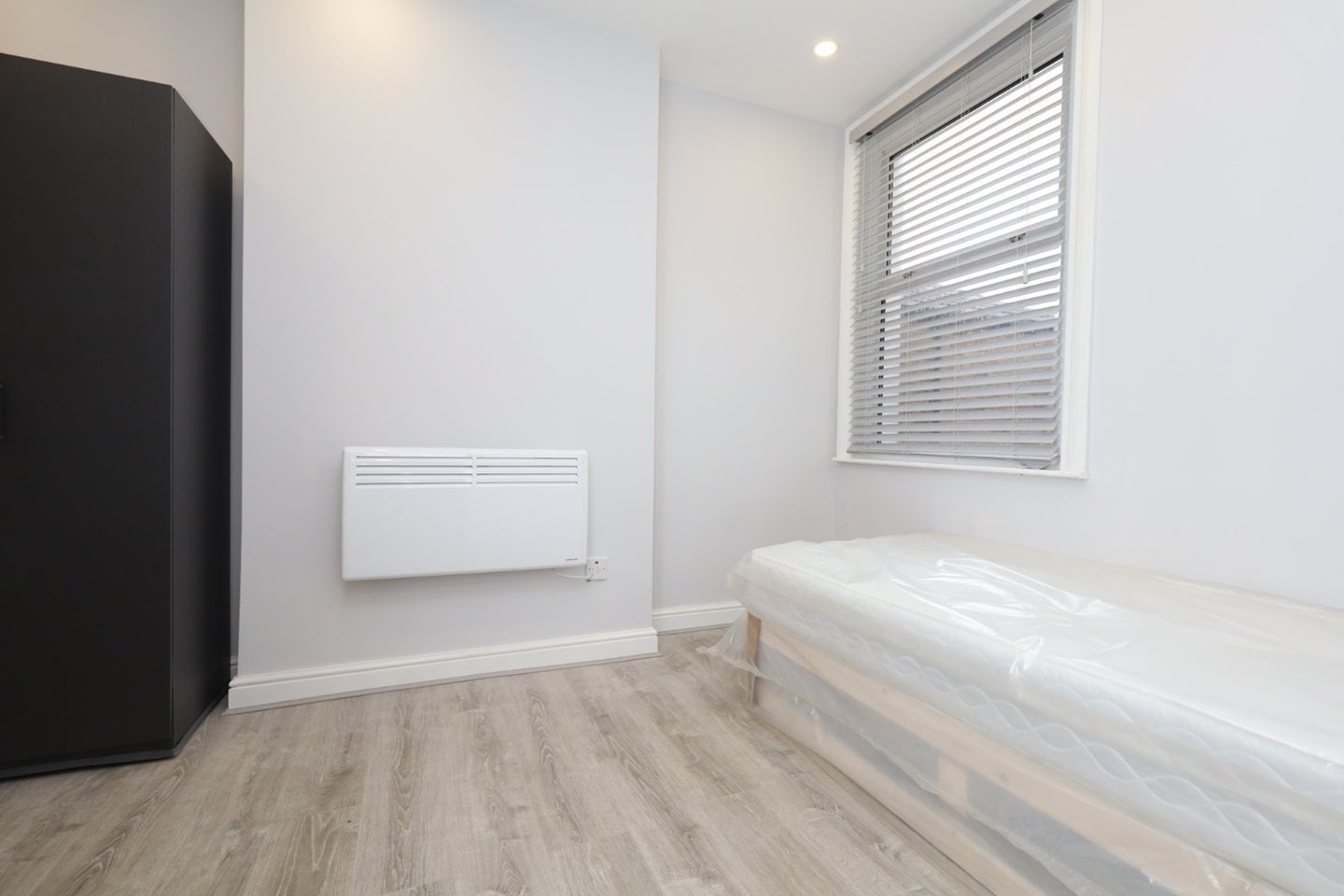 Room Alexandra Avenue in Greater London