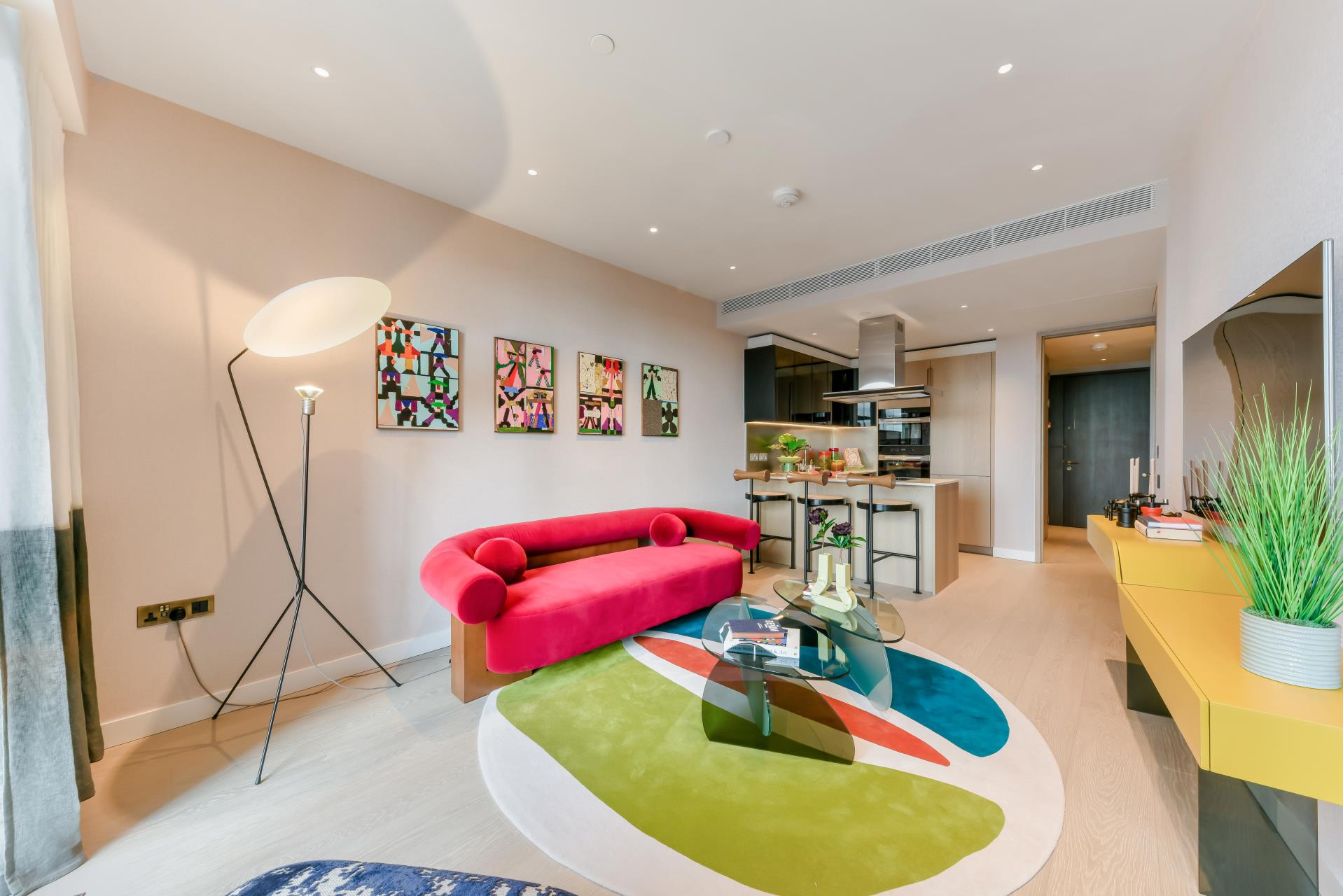 Flat Nine Elms Lane in Greater London
