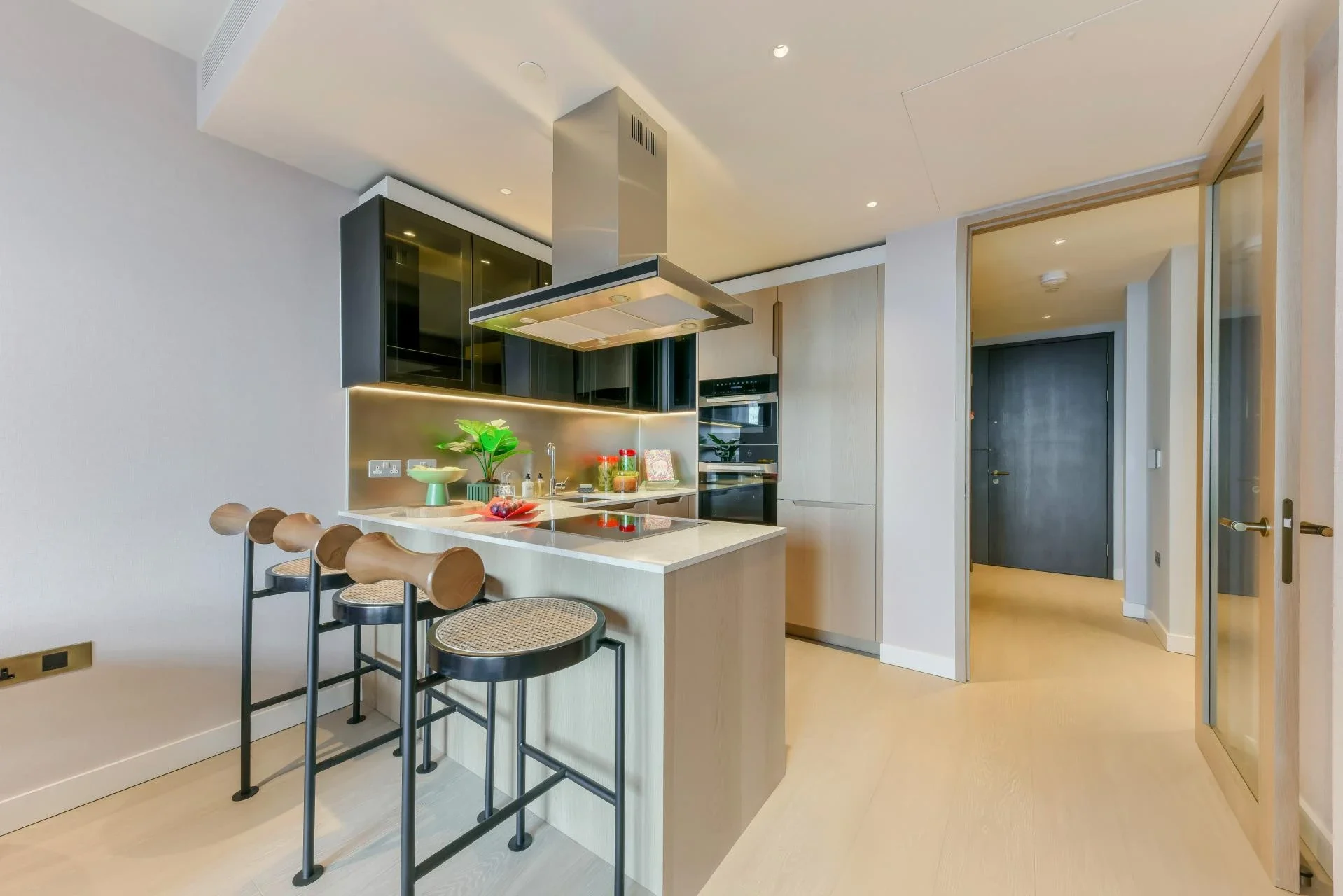 Flat Nine Elms Lane in Greater London