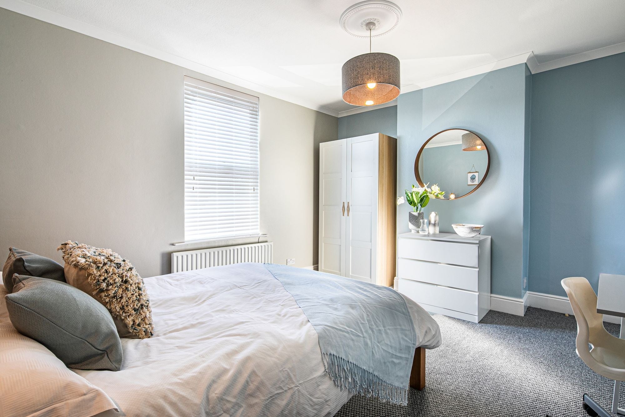 Room Hunter Hill Road in Sheffield