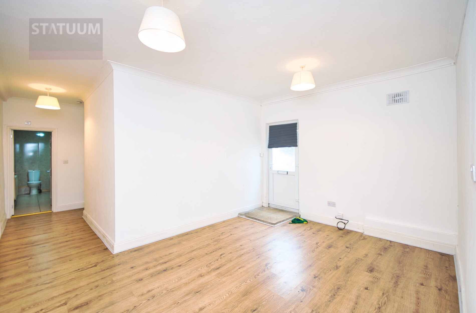 Flat Chingford Mount Road in Greater London