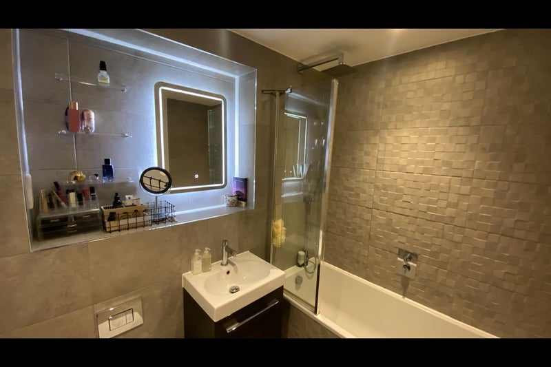 Flat Streatham Road in Greater London