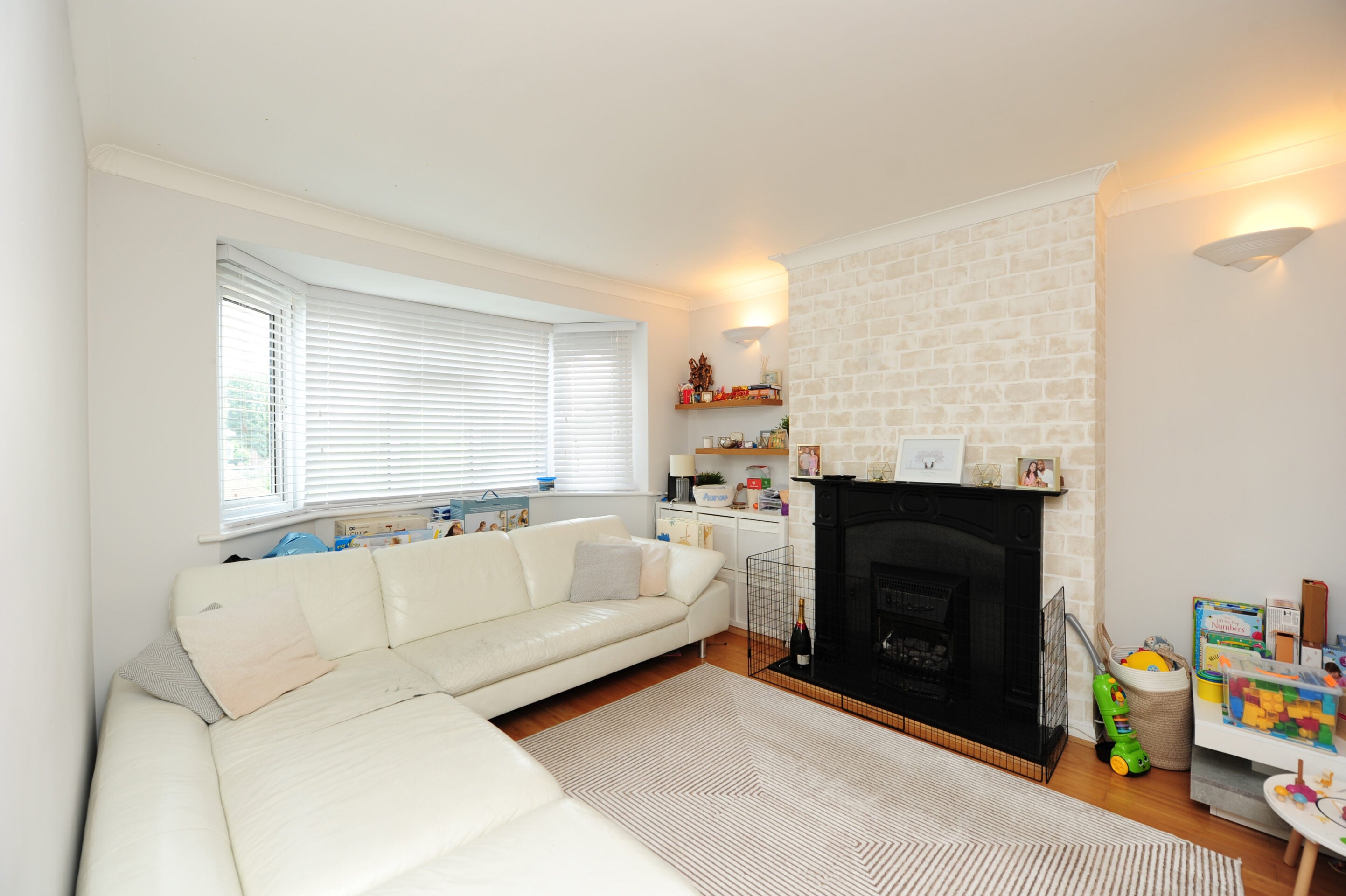 Flat Great Central Avenue in Greater London